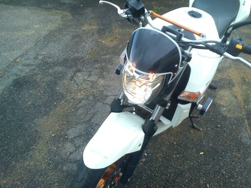 SUZUKI GSR 600  2010 photo 2