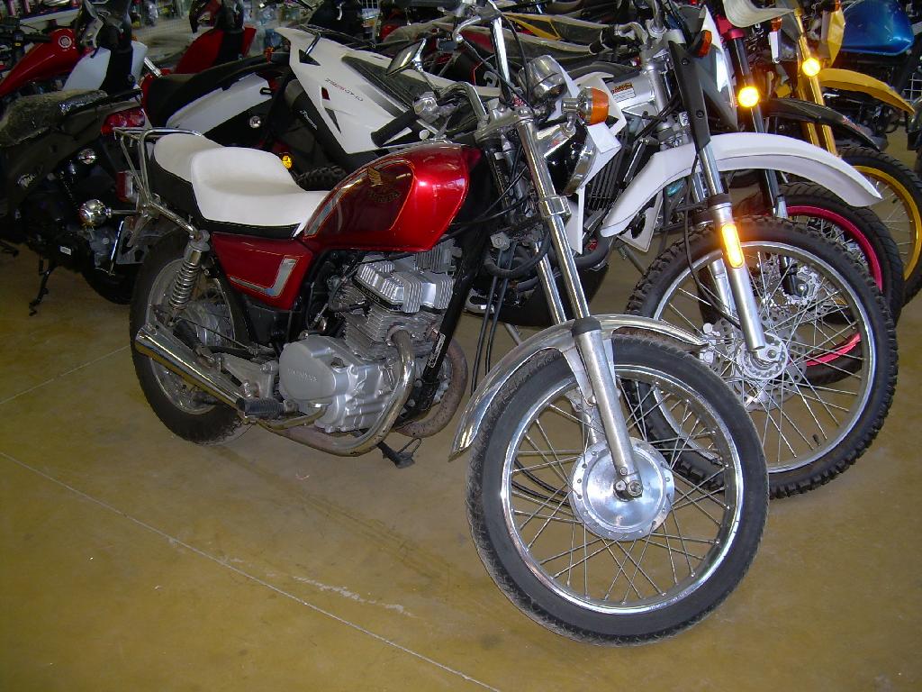 Moto HONDA CM 125 STANDARD occasion