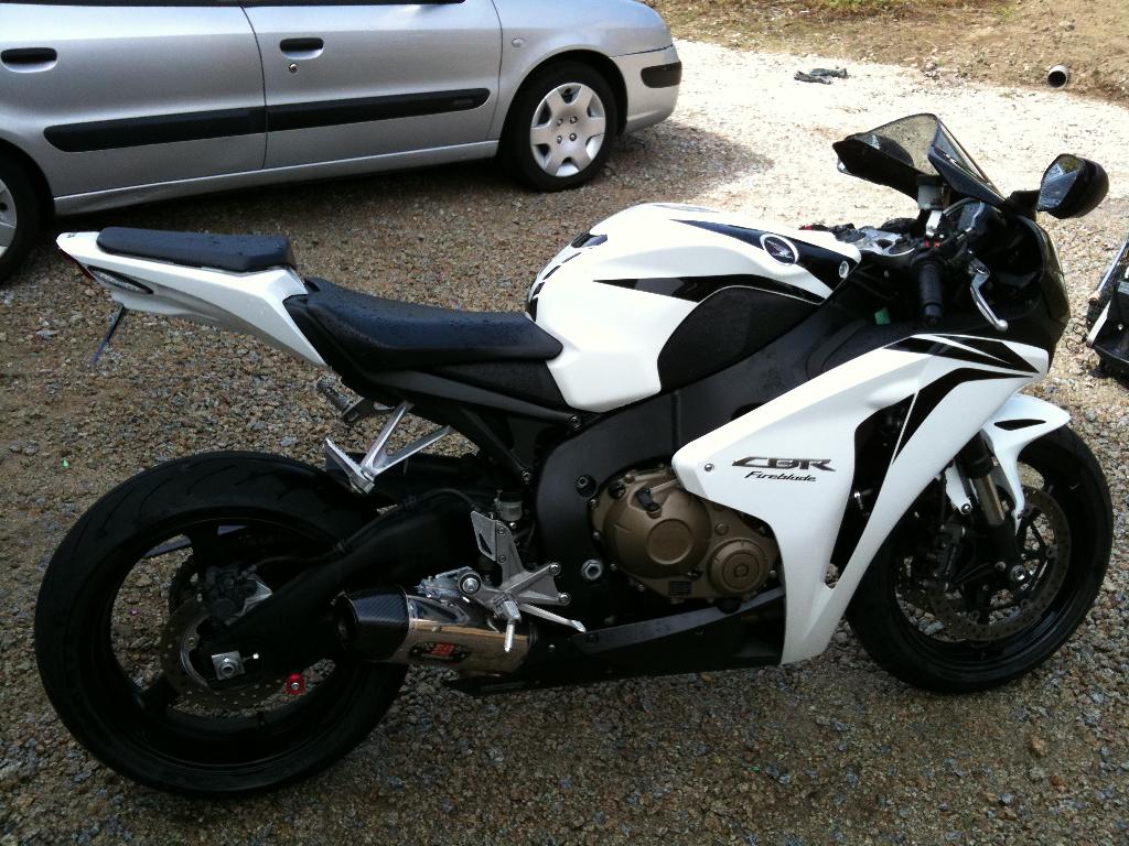 HONDA CBR 1000 RR Fireblade 2008 photo 3