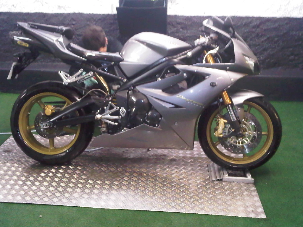 Moto TRIUMPH Daytona 675  occasion