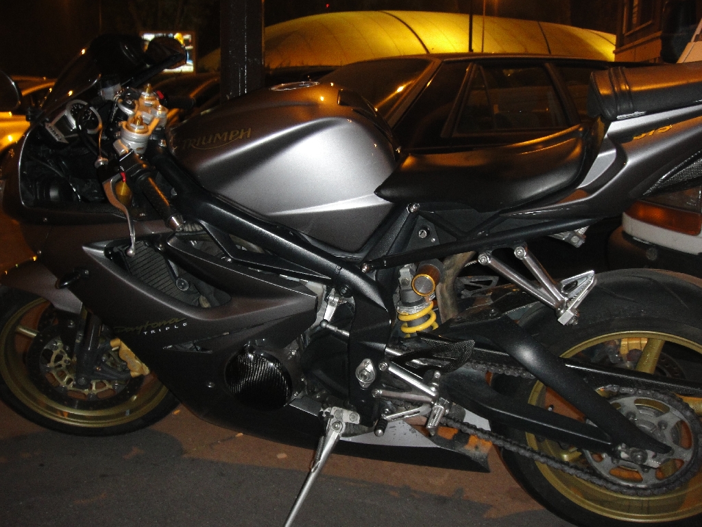 TRIUMPH Daytona 675  2006 photo 2