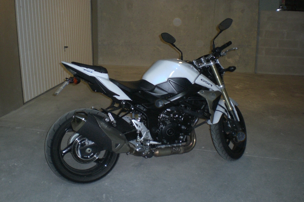 Moto SUZUKI GSR 750  occasion