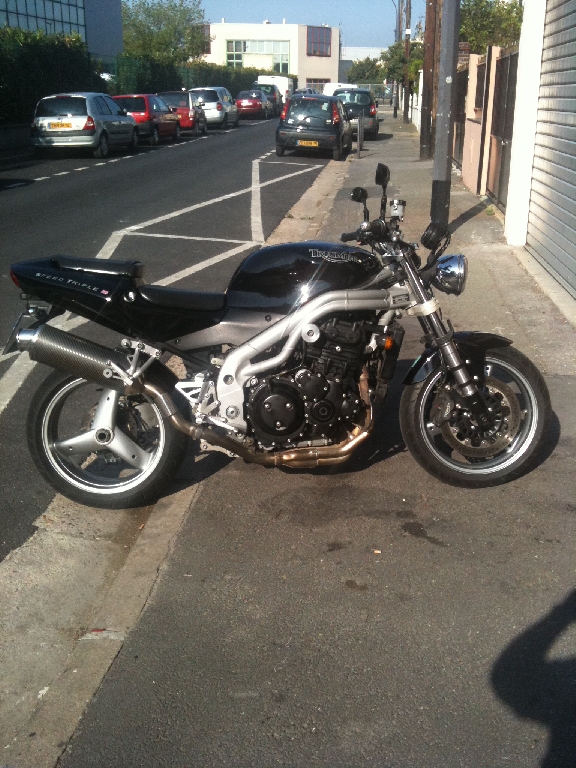 TRIUMPH Speed Triple 955  2004 photo 2