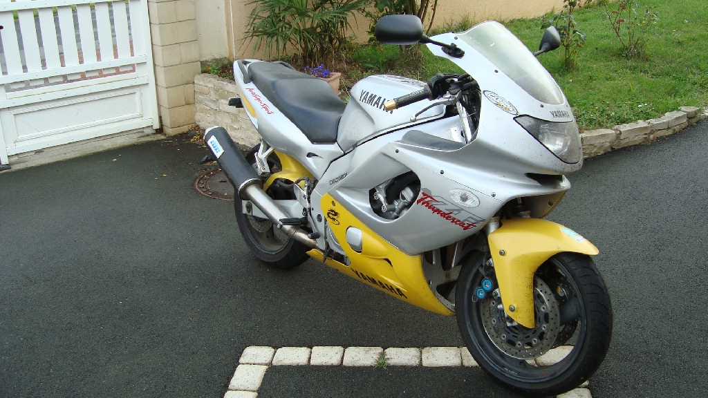 YAMAHA YZF-R6  1996 photo 2