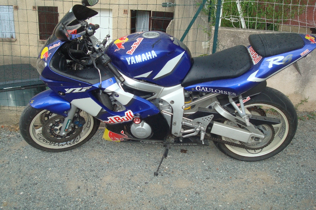 Moto YAMAHA YZF-R6 red bull occasion