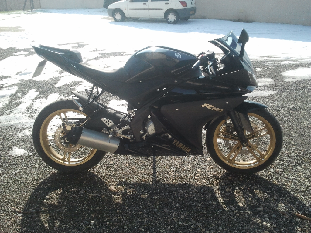 YAMAHA YZF-R125  2010 photo 2