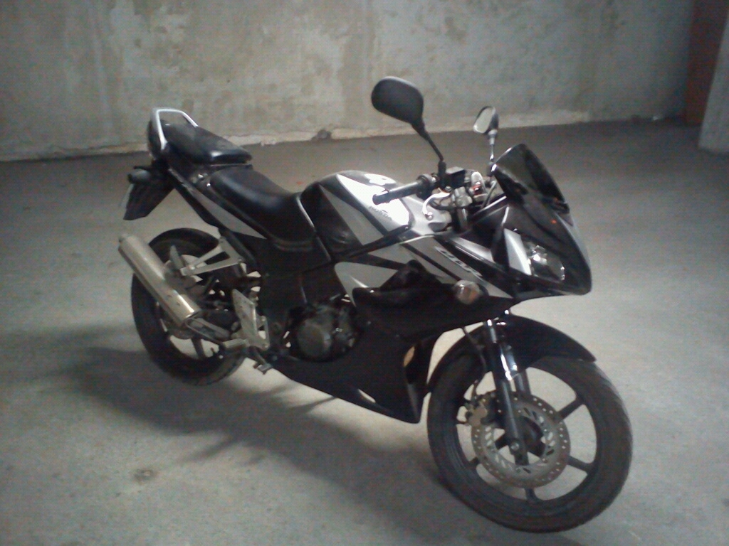 HONDA CBR 125  2009 photo 2