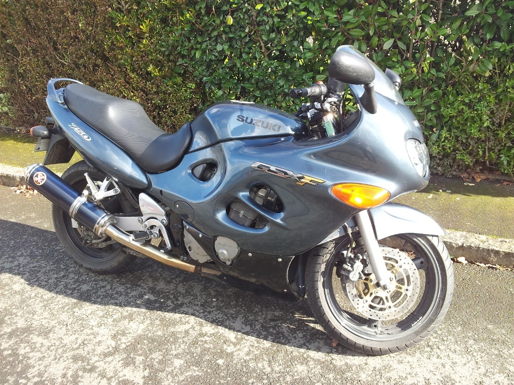 SUZUKI GSX 750 F  2001 photo 2