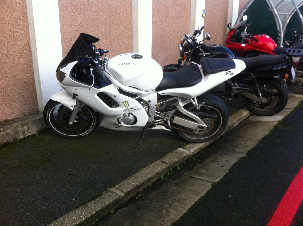 YAMAHA YZF-R6  2000 photo 2