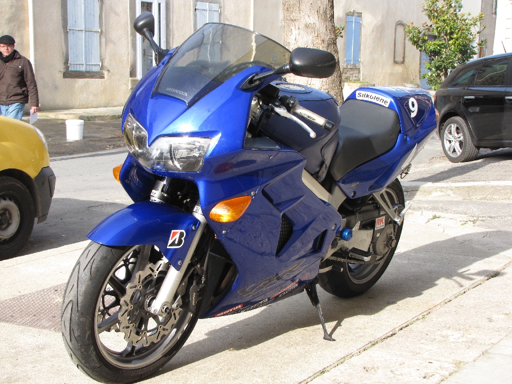 HONDA VFR 800 RC46D 2001 photo 3