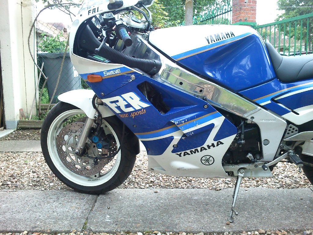 YAMAHA FZR 1000 genesis 1988 photo 3