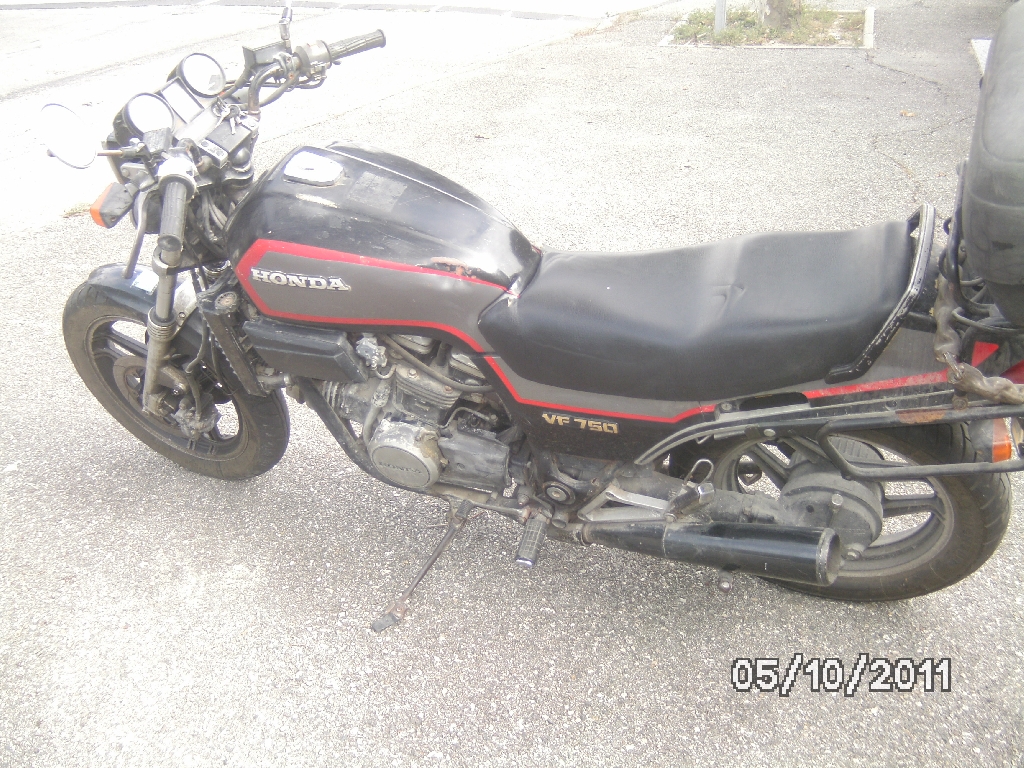 HONDA  VF 750 S  1985 photo 3