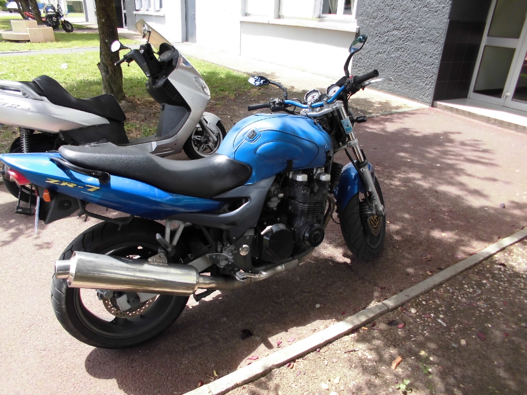 KAWASAKI ZR-7 S  1999 photo 2
