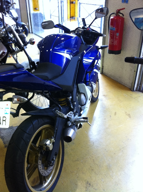 YAMAHA YZF-R125  2010 photo 2