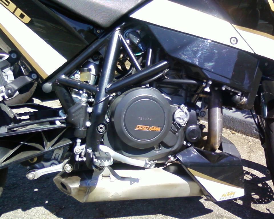 KTM 690 Duke  2011 photo 2