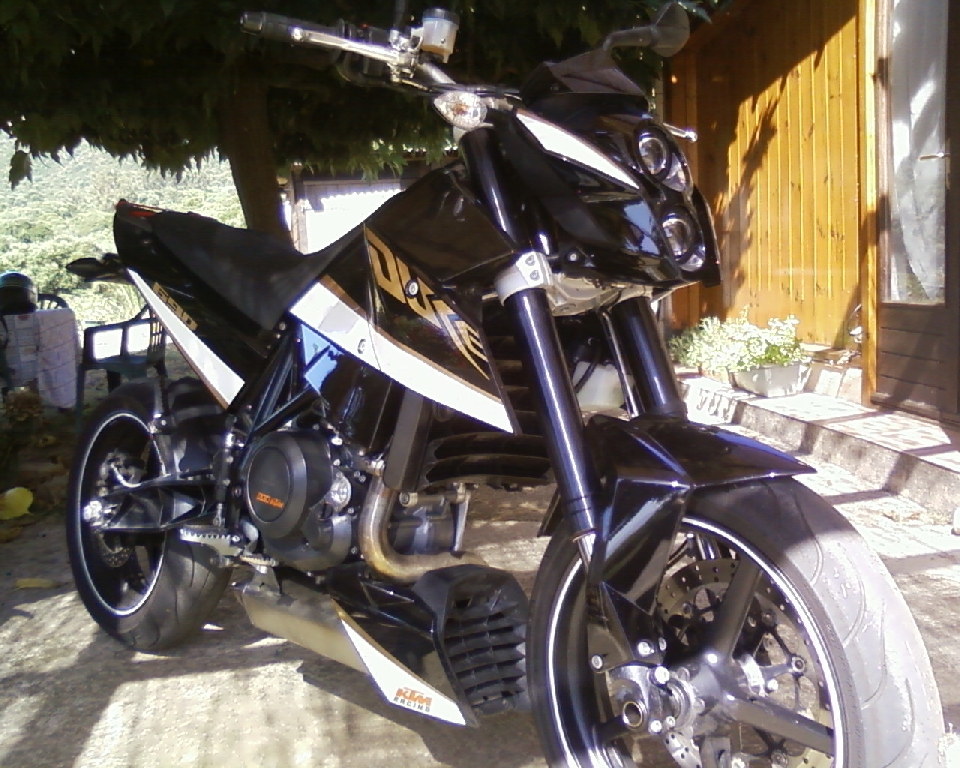 KTM 690 Duke  2011 photo 3