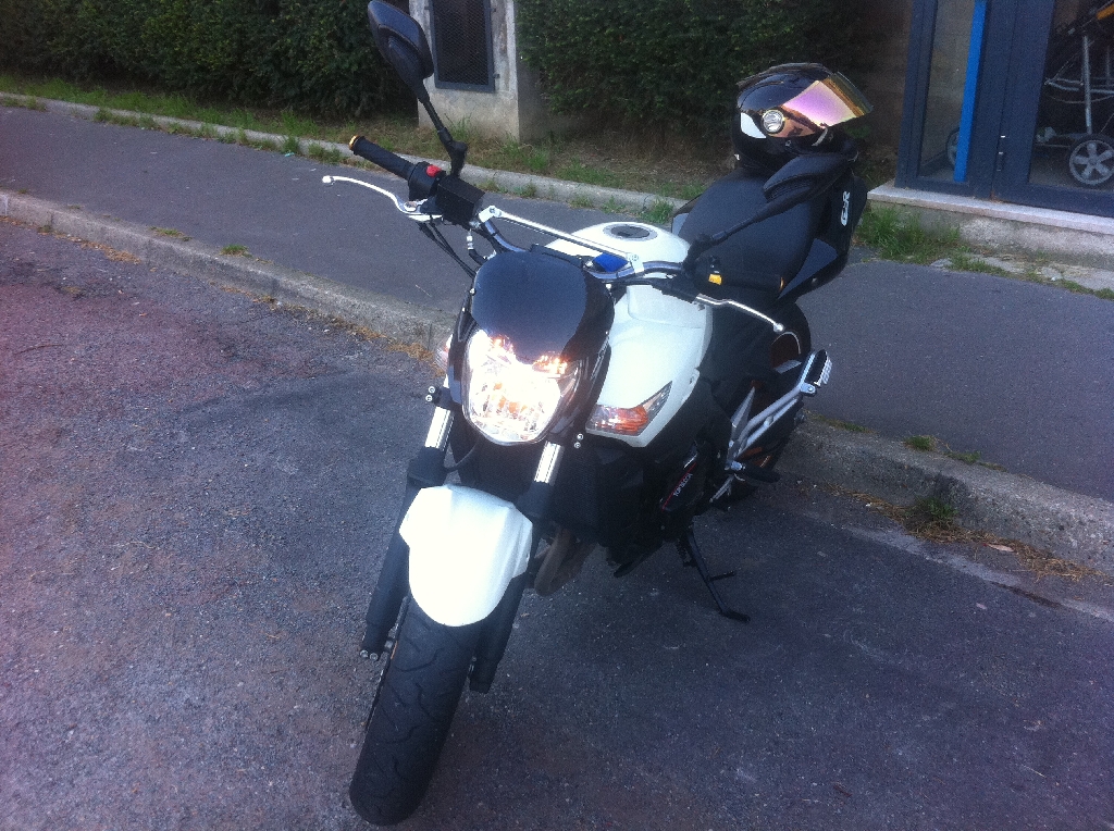 SUZUKI GSR 600  2010 photo 3