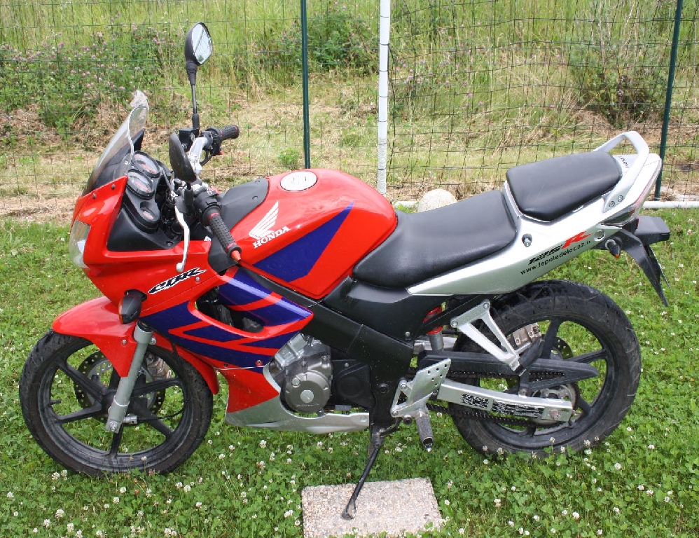 HONDA CBR 125 R 2005 photo 3