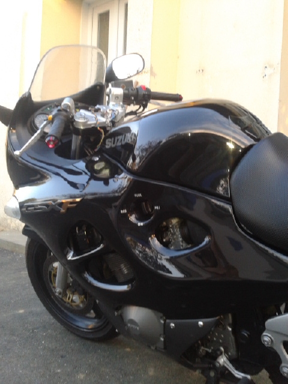 SUZUKI GSX 750 F  2001 photo 2