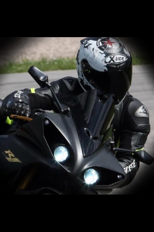 YAMAHA YZF-R1  2009 photo 2