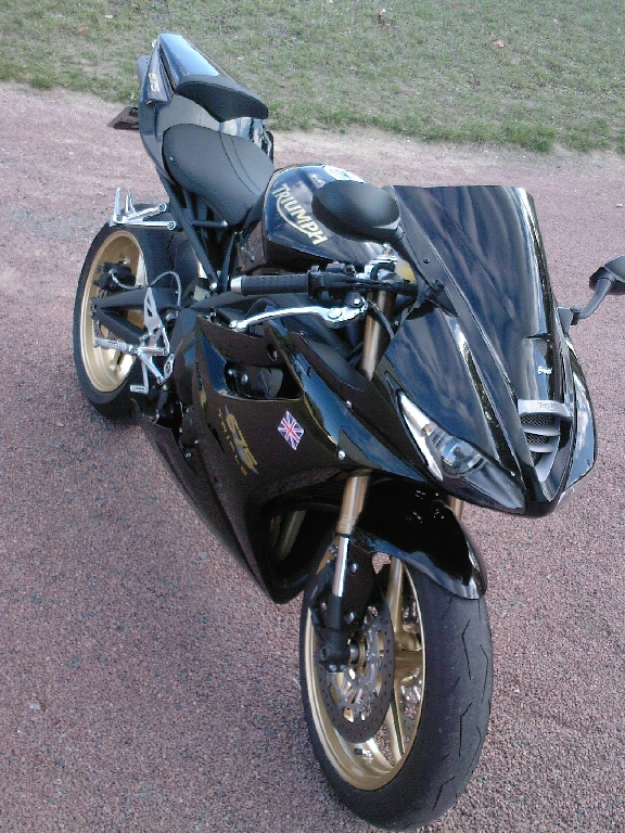 TRIUMPH Daytona 675  2010 photo 2
