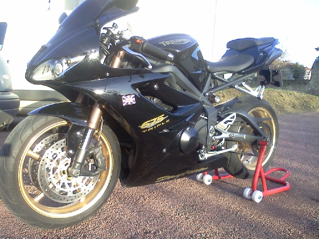 TRIUMPH Daytona 675  2010 photo 3