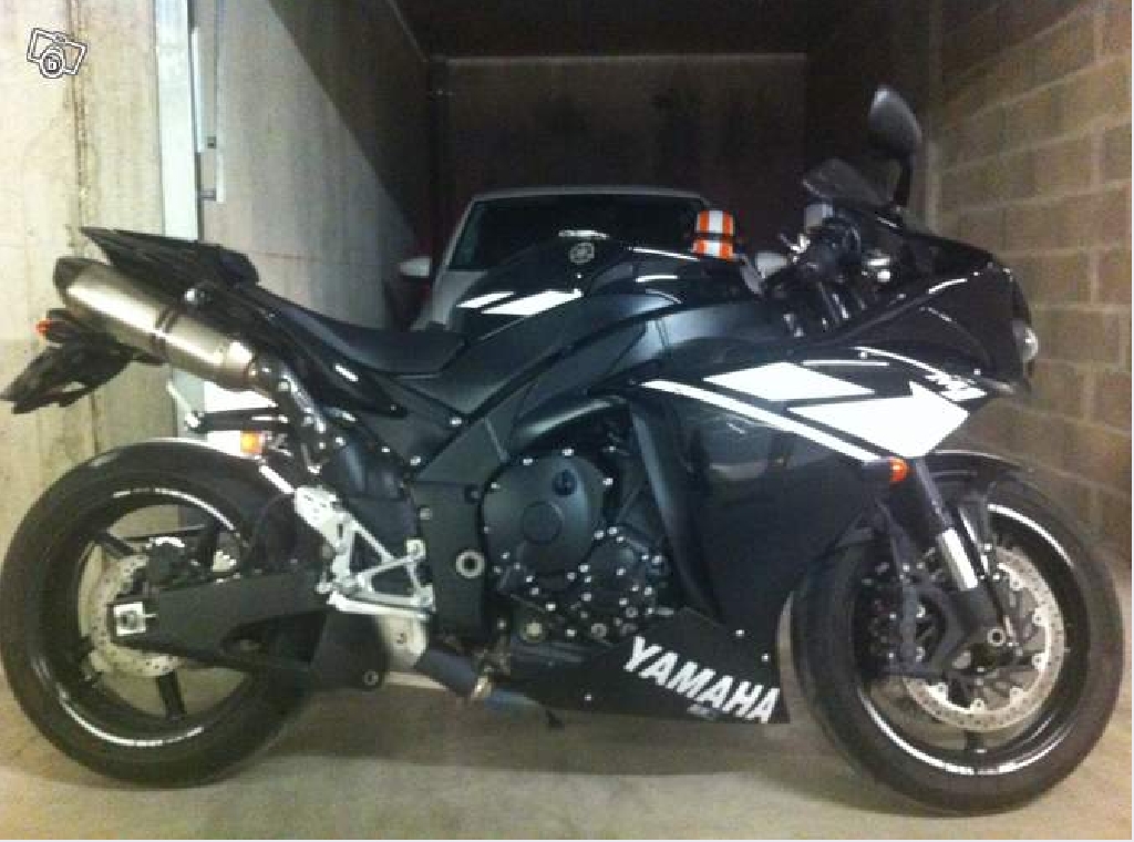 YAMAHA YZF-R1  2011 photo 2