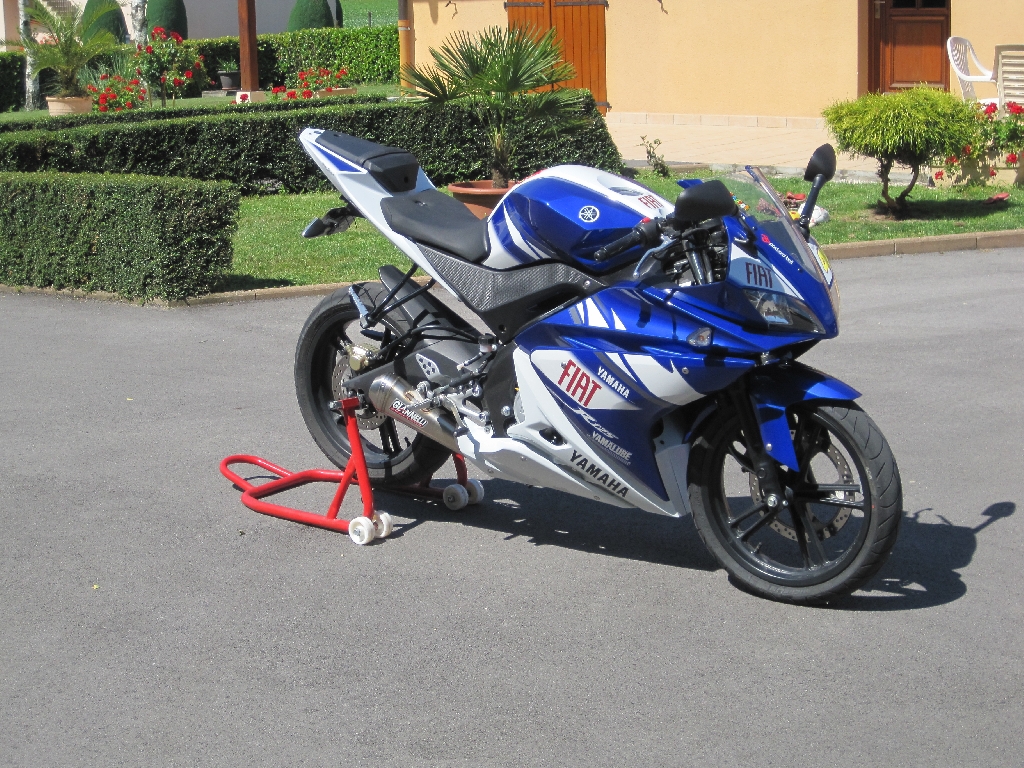 YAMAHA YZF-R125 REPLICA 2010 photo 2