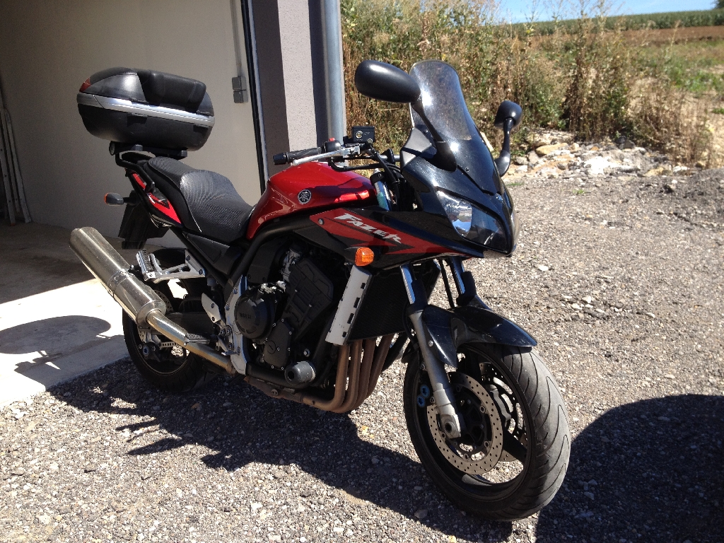 YAMAHA FZR 1000  2005 photo 2