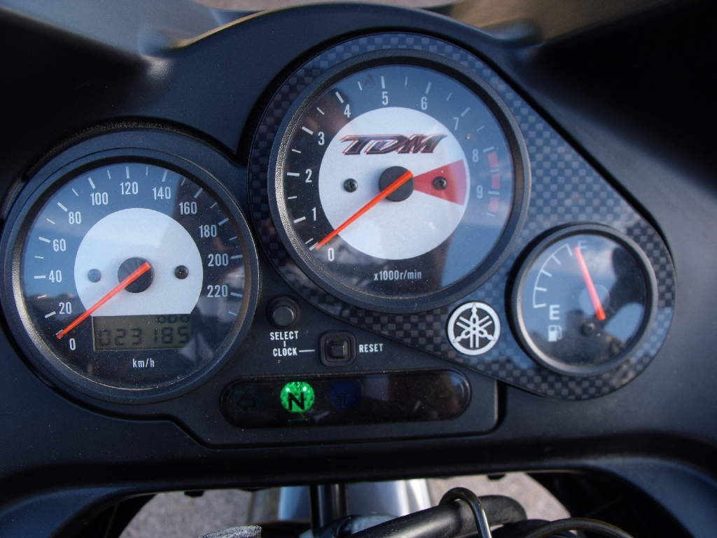 YAMAHA TDM 850  2001 photo 2