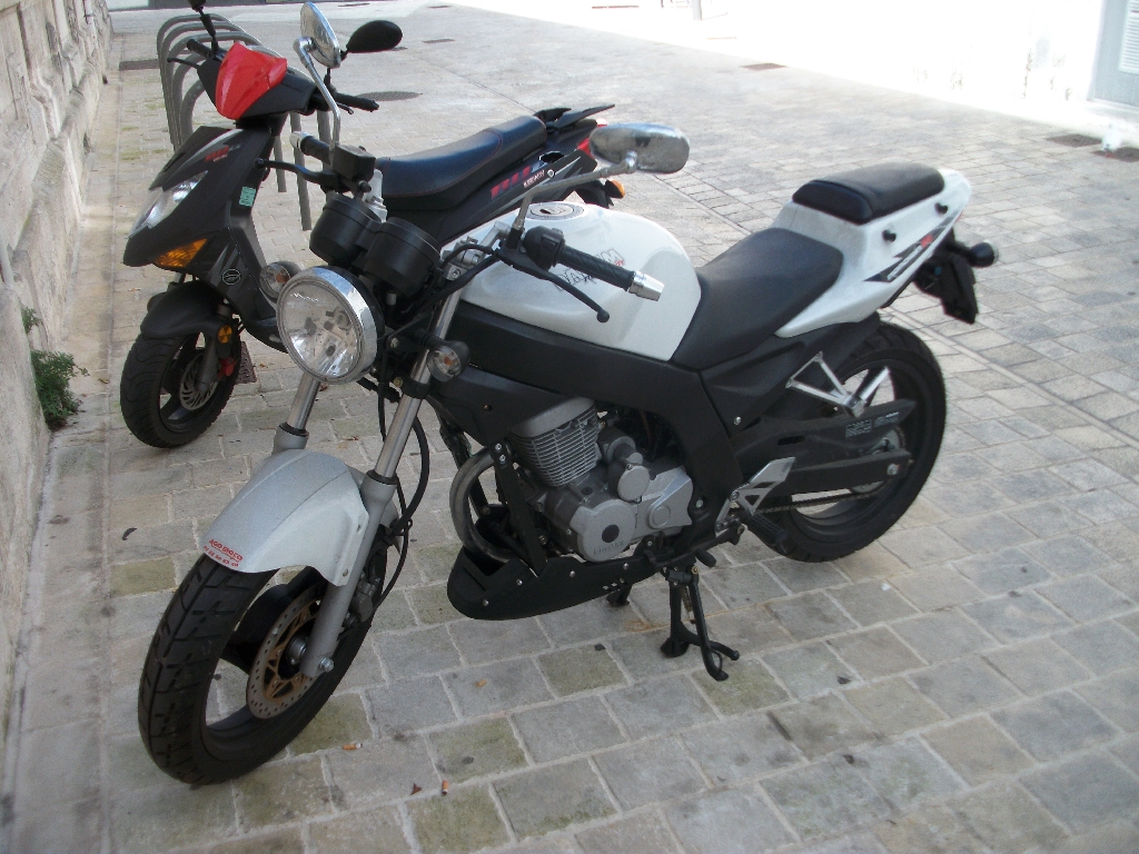 DAELIM Roadwin Fi 2011 photo 2