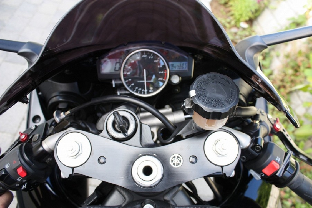 YAMAHA YZF-R1  2007 photo 2