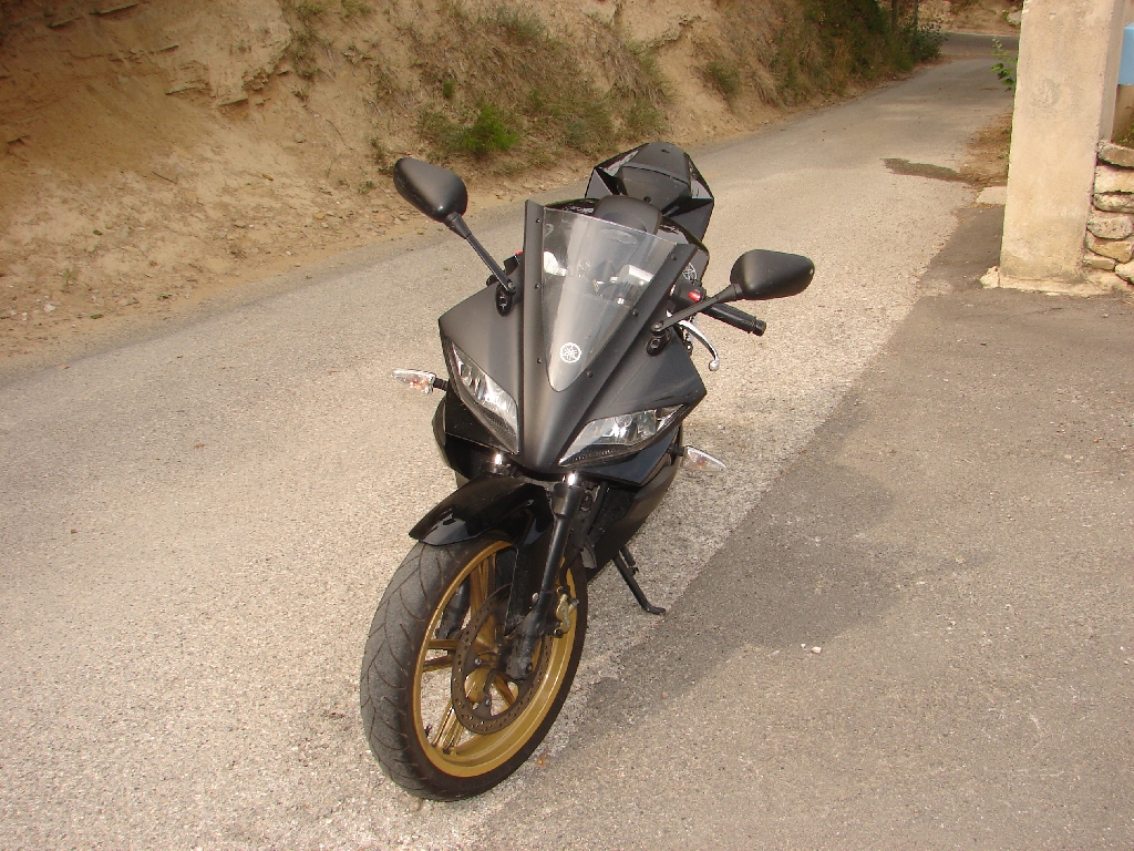 YAMAHA YZF-R125  2010 photo 2