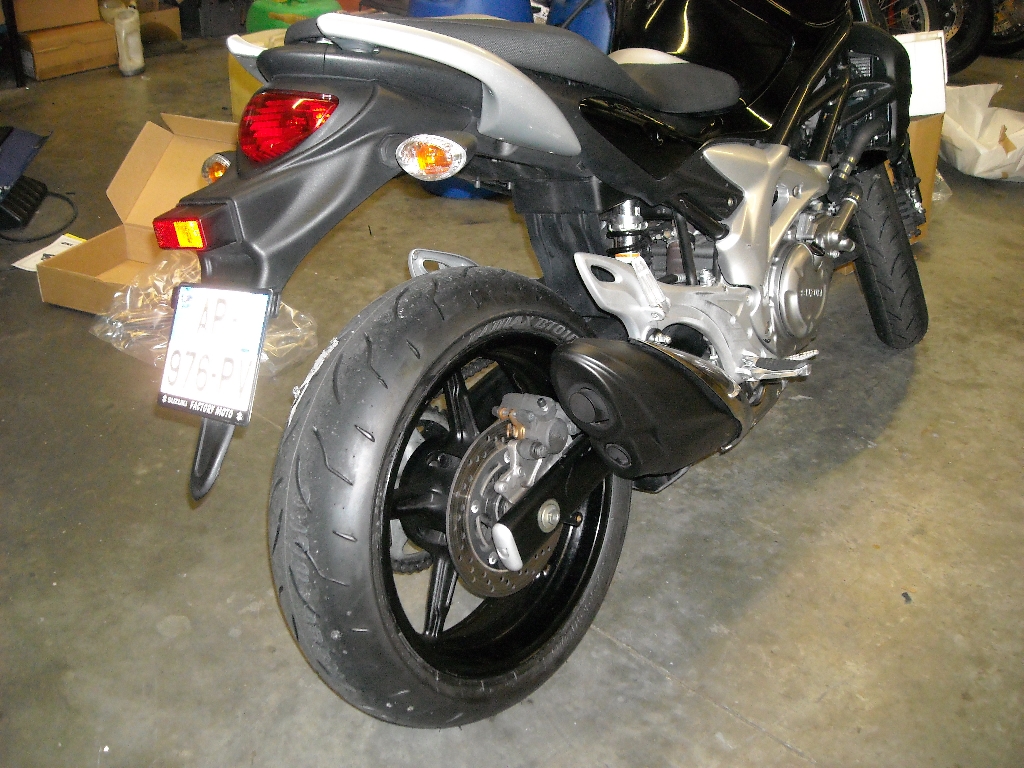 SUZUKI SFV 650 Gladius  2010 photo 2