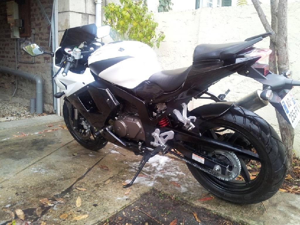 HYOSUNG GT 125 R  2010 photo 2