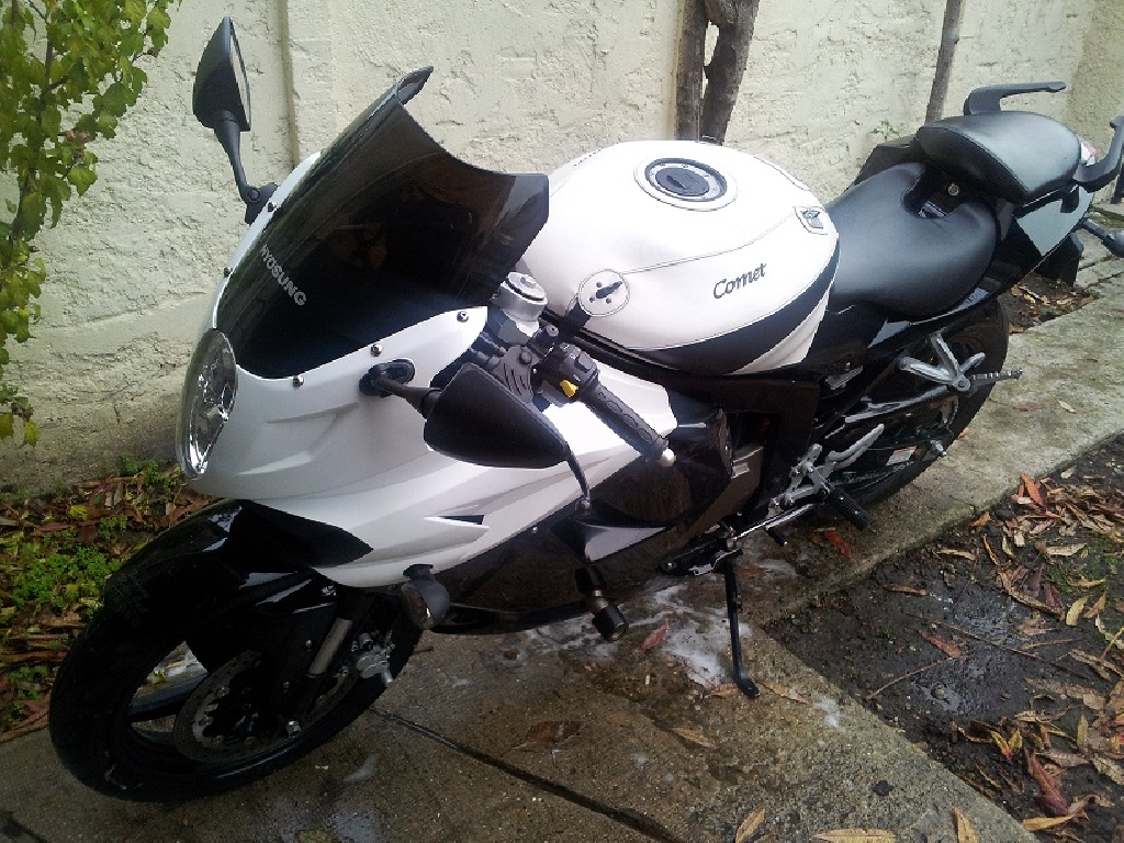 HYOSUNG GT 125 R  2010 photo 3