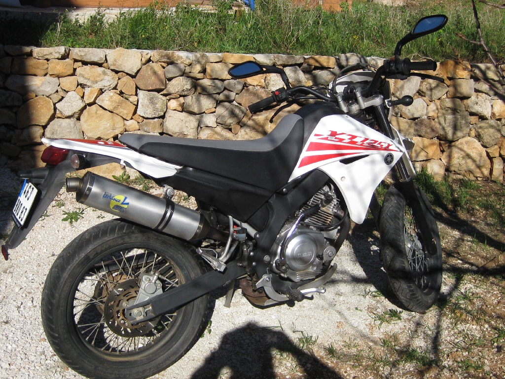 YAMAHA XT 125 X  2008 photo 2