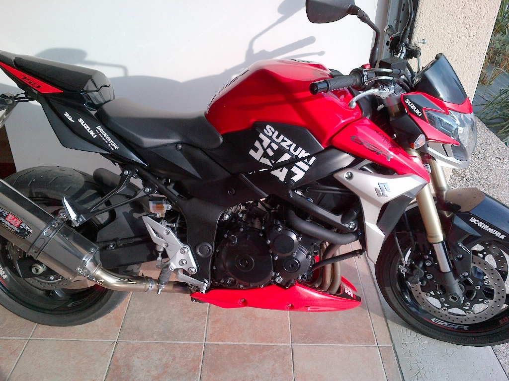 Moto SUZUKI GSR 750 yoshimura occasion