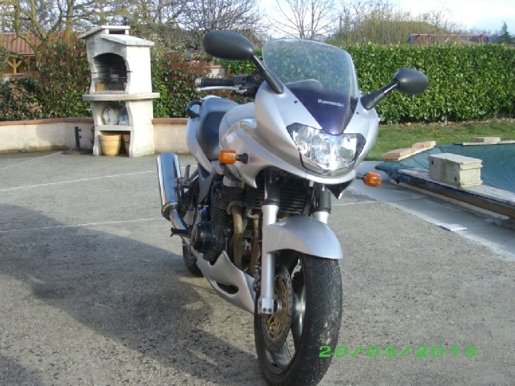 KAWASAKI ZR-7 S  2002 photo 2