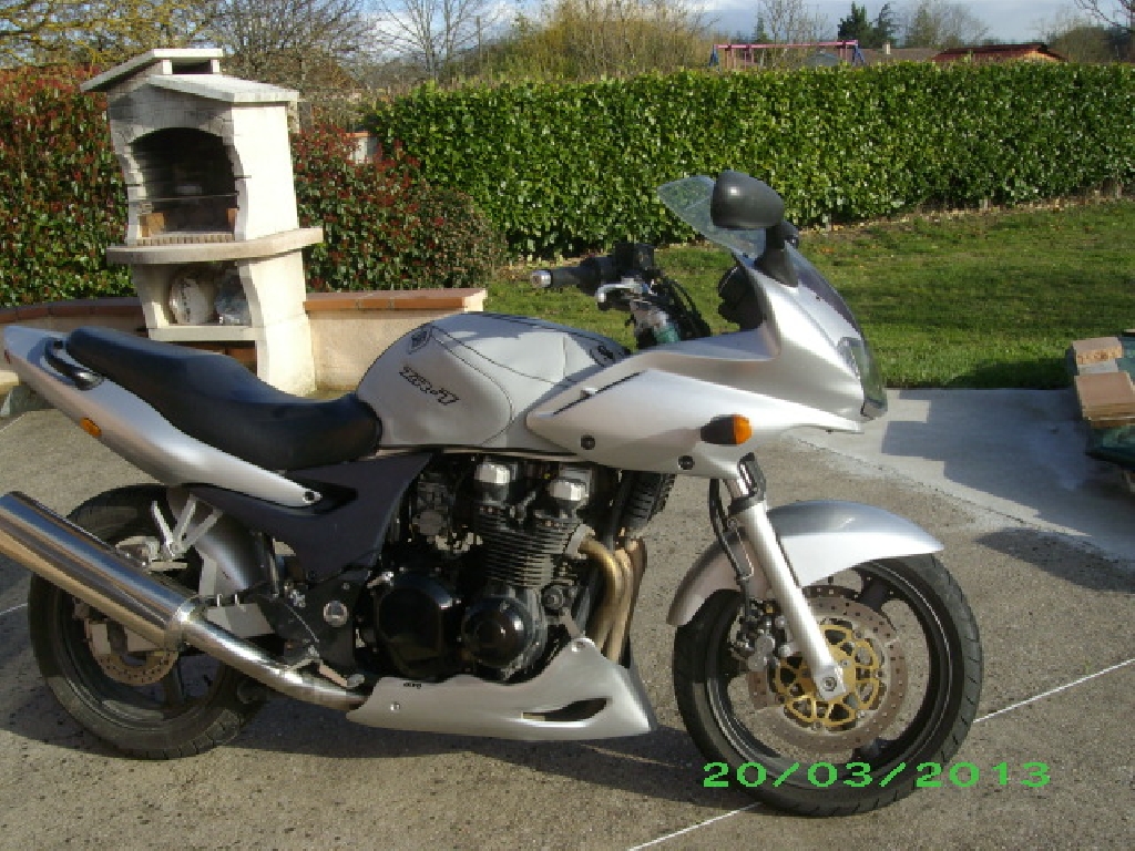 KAWASAKI ZR-7 S  2002 photo 3