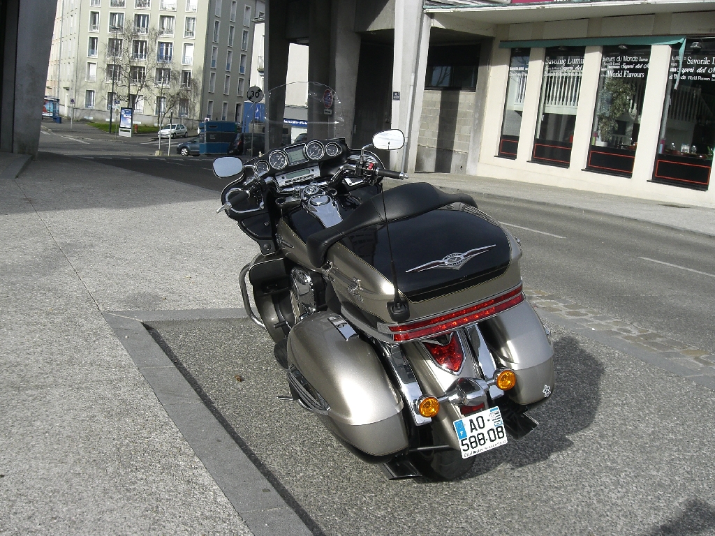 KAWASAKI VN 1700 Voyager 2009 photo 2