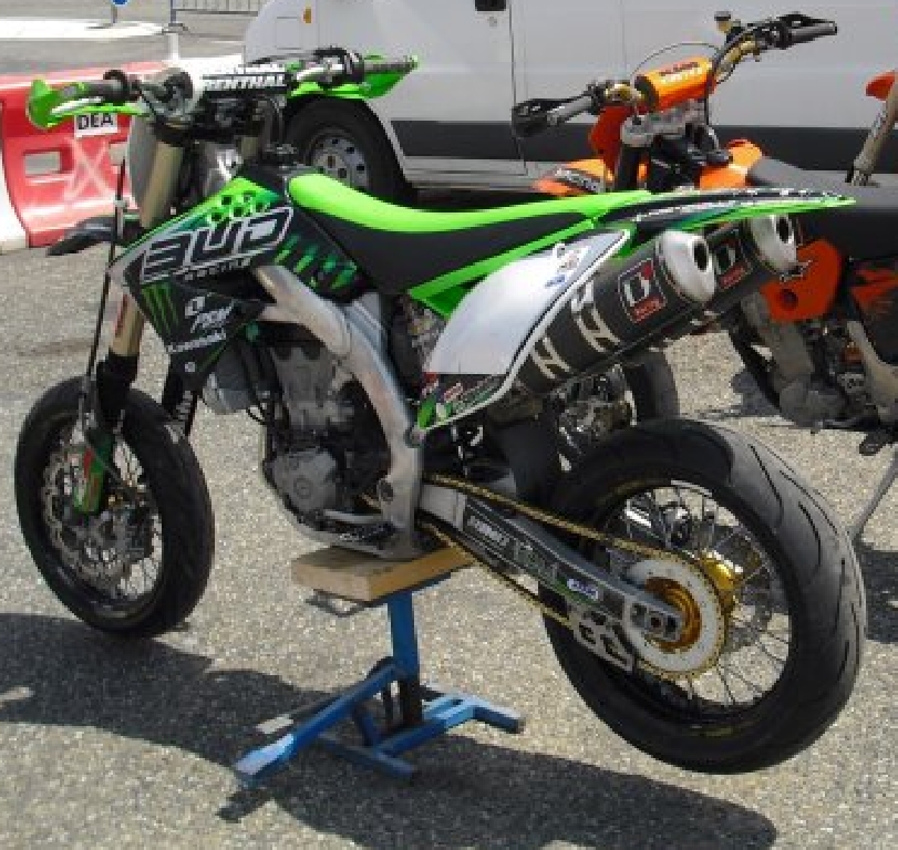 moto kawasaki supermotard