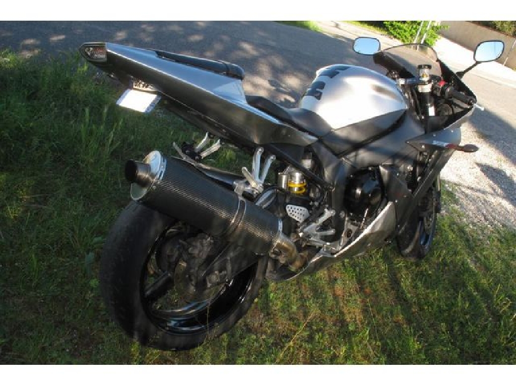 YAMAHA YZF-R1  2002 photo 3
