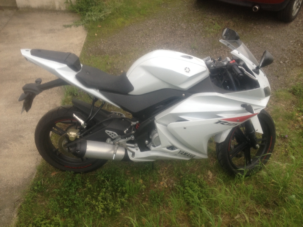 YAMAHA YZF-R125  2010 photo 2
