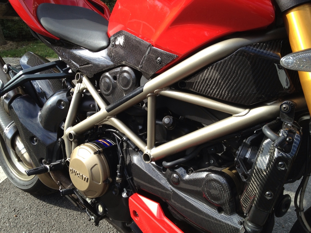 DUCATI Streetfighter S 2009 photo 2