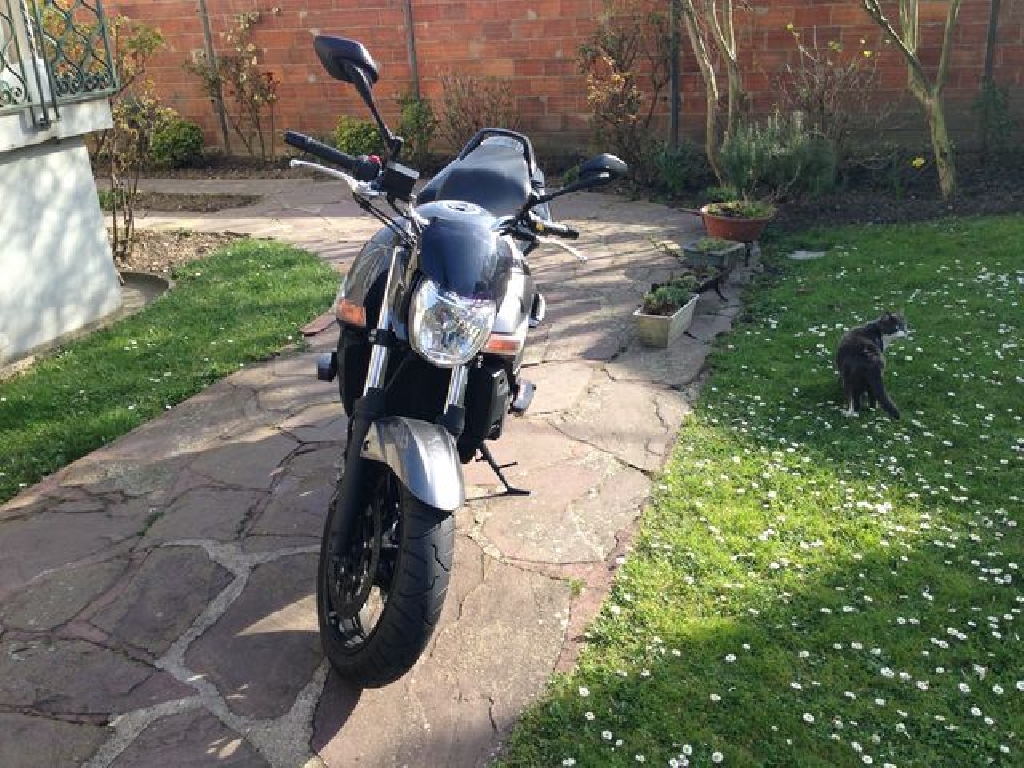 SUZUKI GSR 600  2011 photo 2