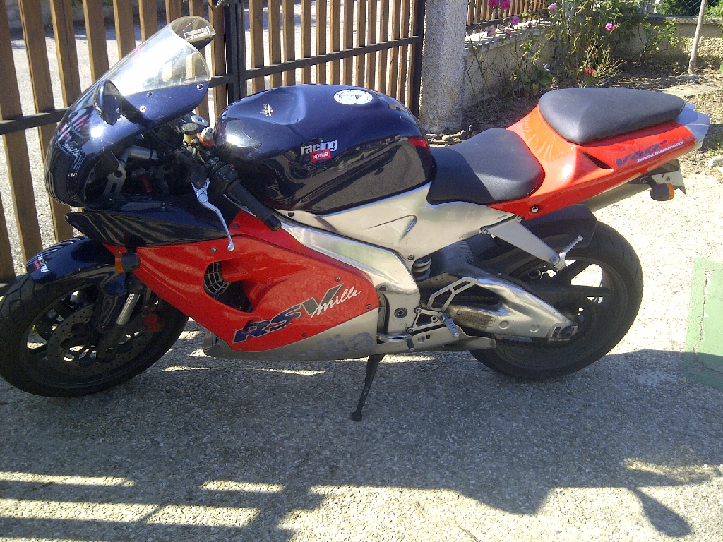 Moto APRILIA RSV 1000  occasion