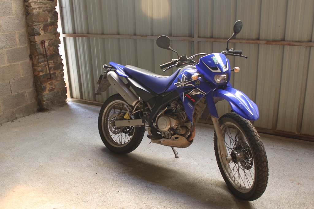 YAMAHA XT 125 R  2006 photo 2