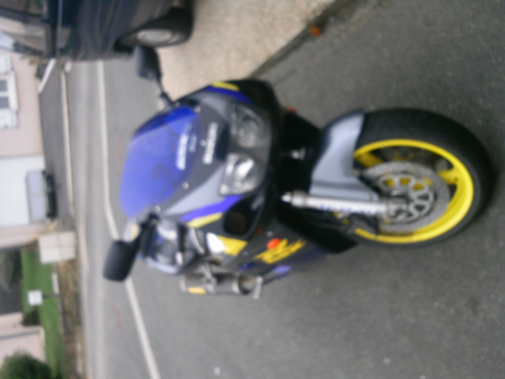 SUZUKI GSX-R 600  1997 photo 2
